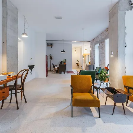 אכסניה 2nd Station *