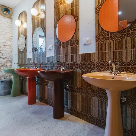 אכסניה 2nd Station בלד