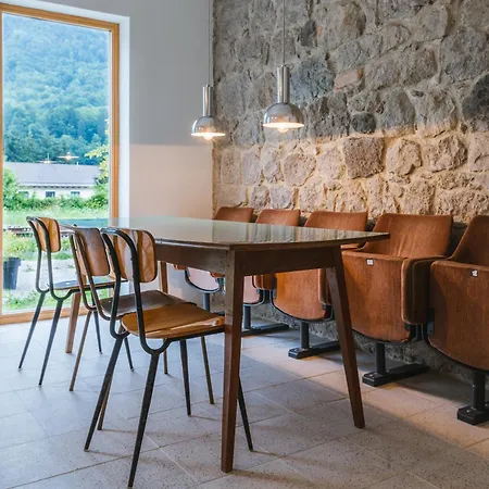 אכסניה 2nd Station