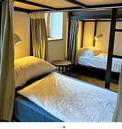 אכסניה 2nd Station